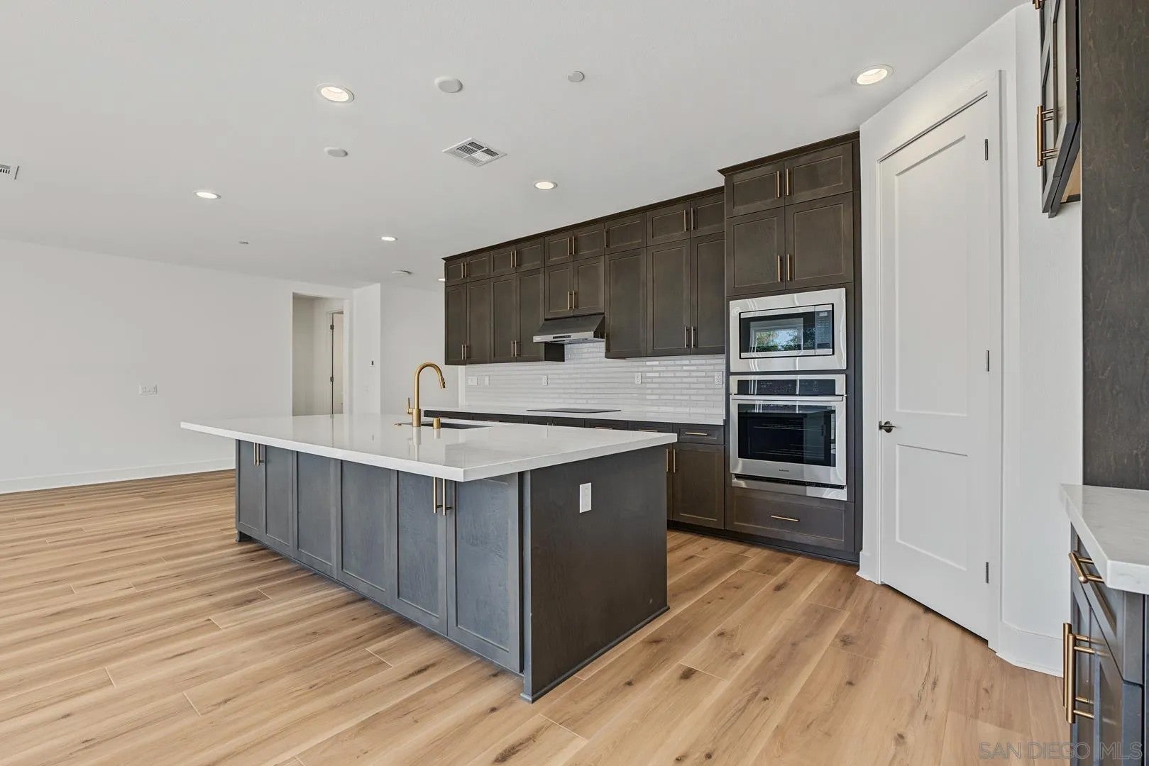 3147 Smith Pl