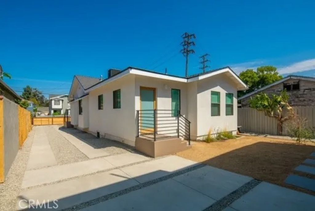 Photo of 2672 Newell, Los Angeles, CA 90039 (MLS # WS25253863)