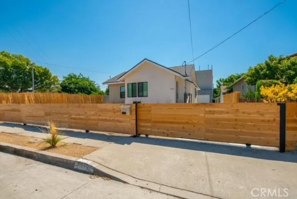Photo of 2672 Newell, Los Angeles, CA 90039 (MLS # WS25253863)