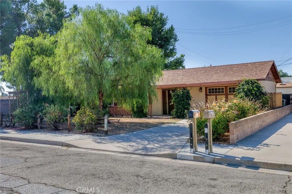 Photo for 201 Monte Vista, Hemet, CA 92544 (MLS # SW25247077)