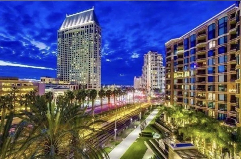 500 W Harbor Drive West 318