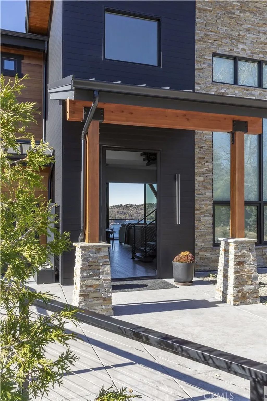 Photo of 292 Ponderosa Peak Road, Lake Arrowhead, CA 92352 (MLS # IG26001218)