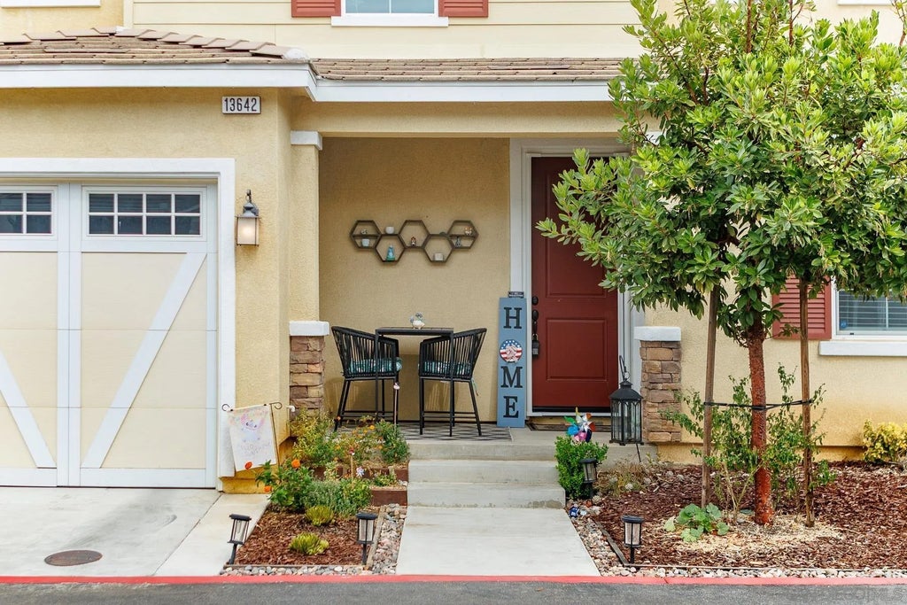 Photo of 13642 Gray Hawk Way, Valley Center, CA 92082 (MLS # 260021913)