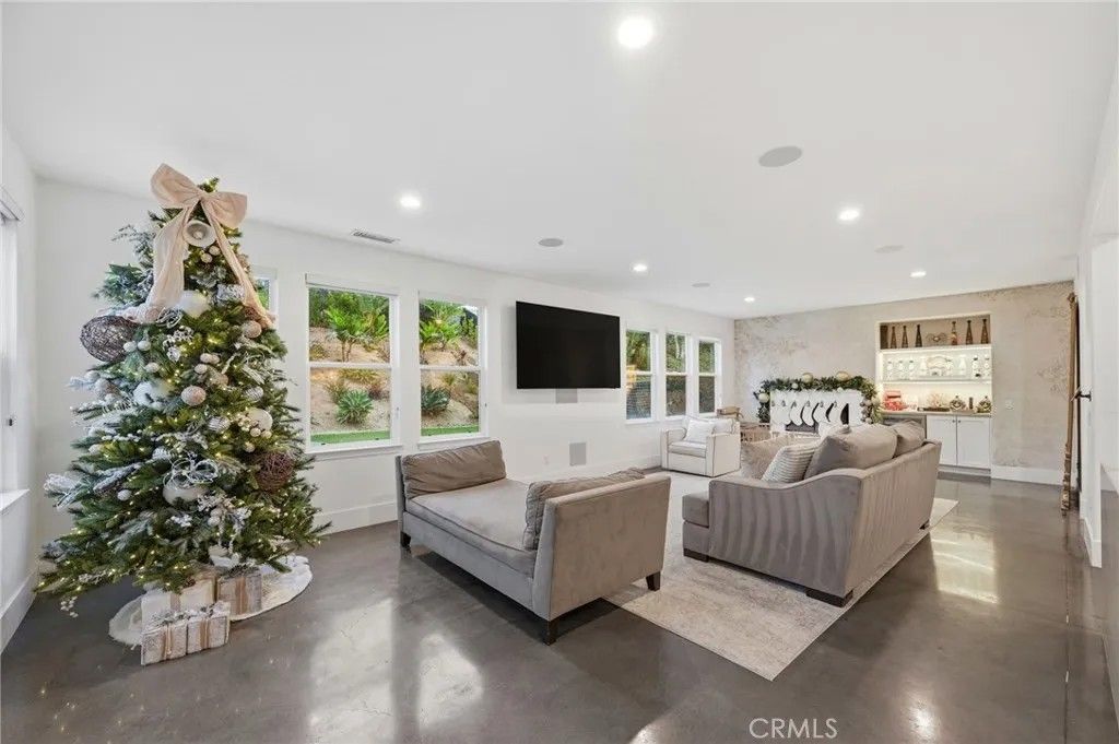 Photo of 5831 Evening Sky Dr, Simi Valley, CA 93063 (MLS # SR25281168)