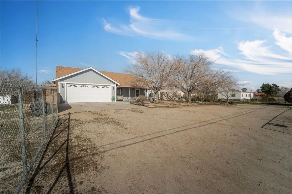 Photo of 3721 Stetson Avenue, Rosamond, CA 93560 (MLS # SR26024144)