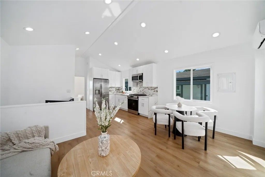 Photo of 739 W 2nd St, San Pedro, CA 90731 (MLS # CV26013539)