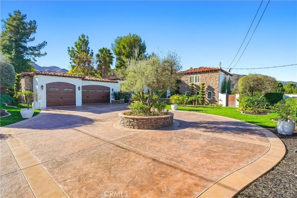 Photo of 4034 Crown Ranch, Corona, CA 92881 (MLS # OC26012876)