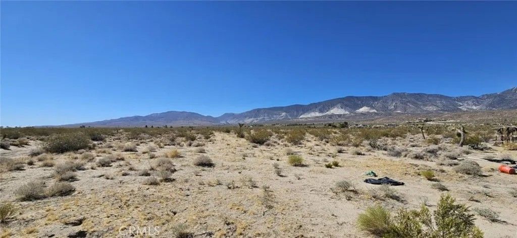 Photo of 800 Visalia, Lucerne Valley, CA 92356 (MLS # HD25264524)