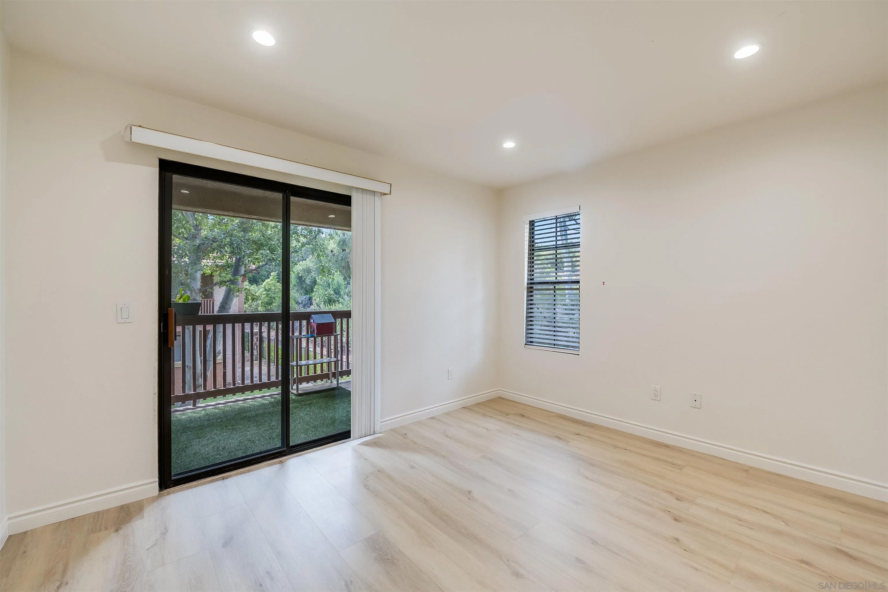 12051 Alta Carmel Ct 208