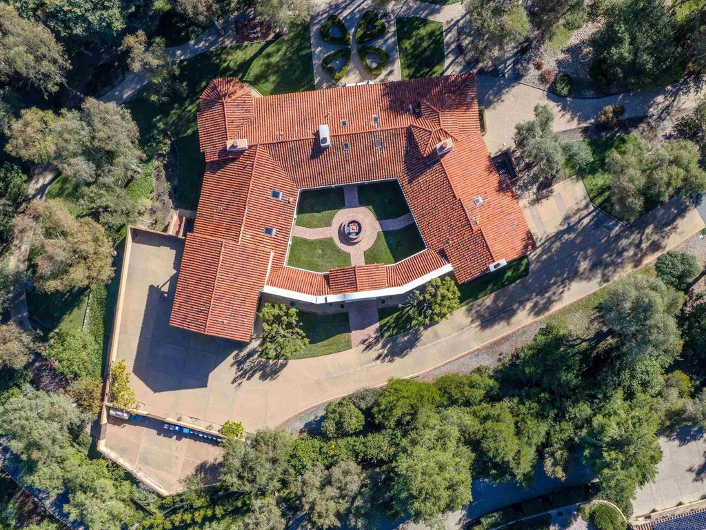 Photo of 5443 Calzada Del Bosque, Rancho Santa Fe, CA 92067 (MLS # 260014701)