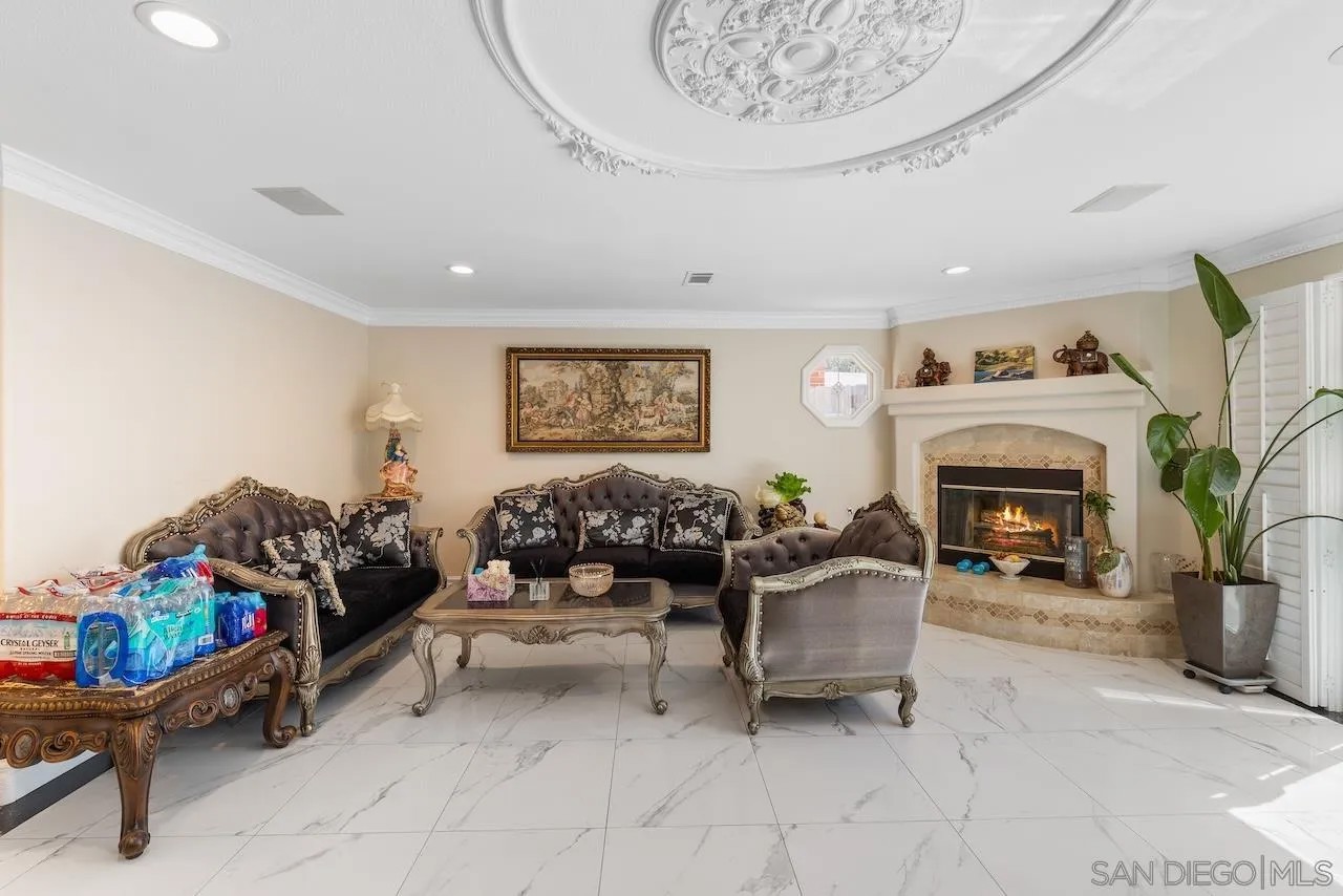 5715 Castleton Dr