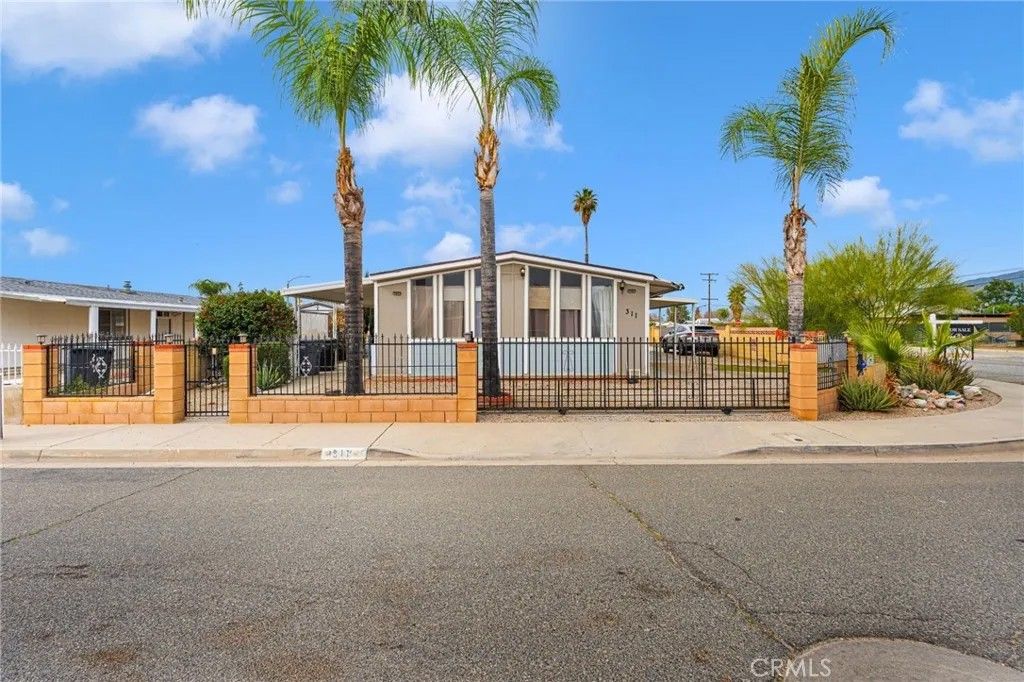 Photo of 311 Potrero St, San Jacinto, CA 92582 (MLS # IV26041936)