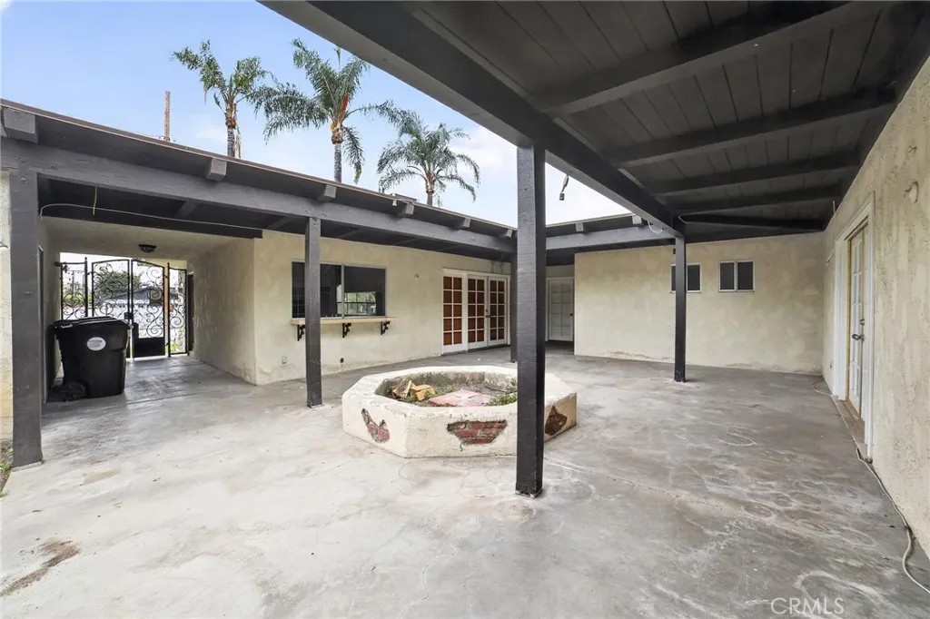 3105 Pepper Tree