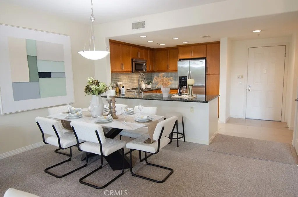 931 E Walnut Street 316