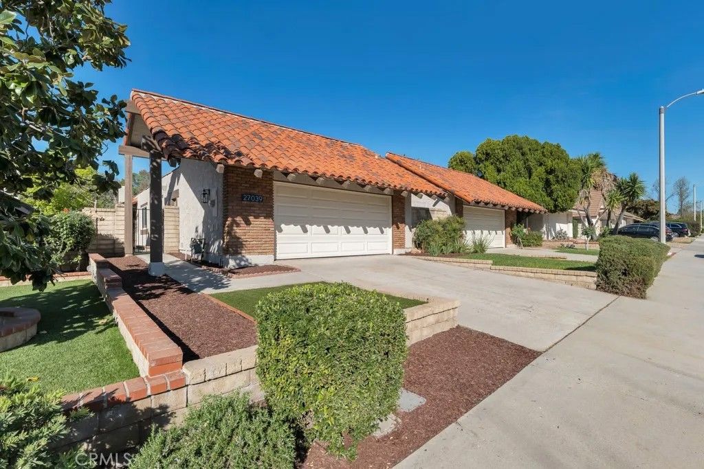 Photo of 27039 Rio Prado Dr, Valencia, CA 91354 (MLS # SR26060055)