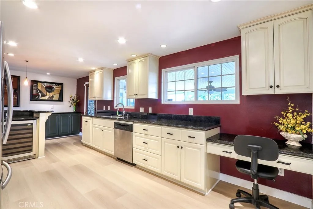 1236 E Highland Court