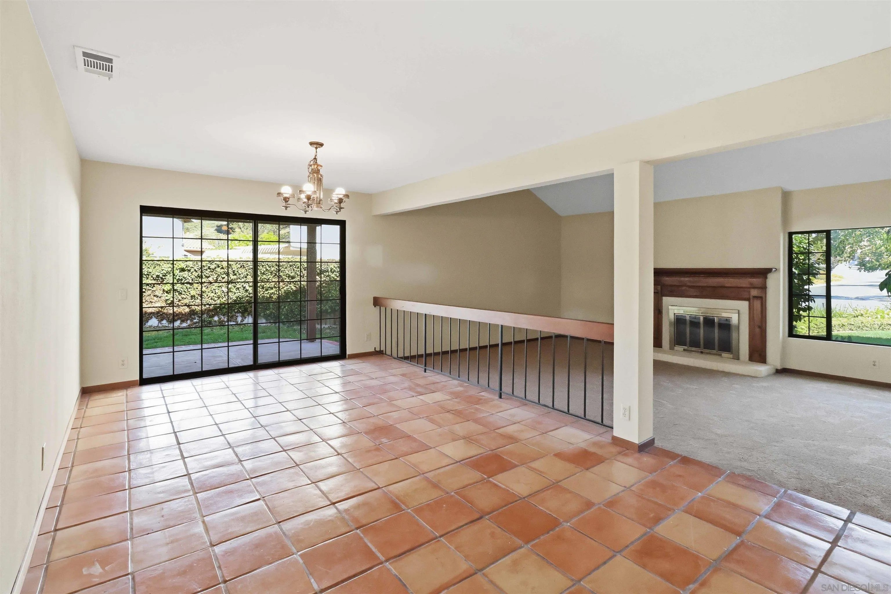 2365 Carriage Cir