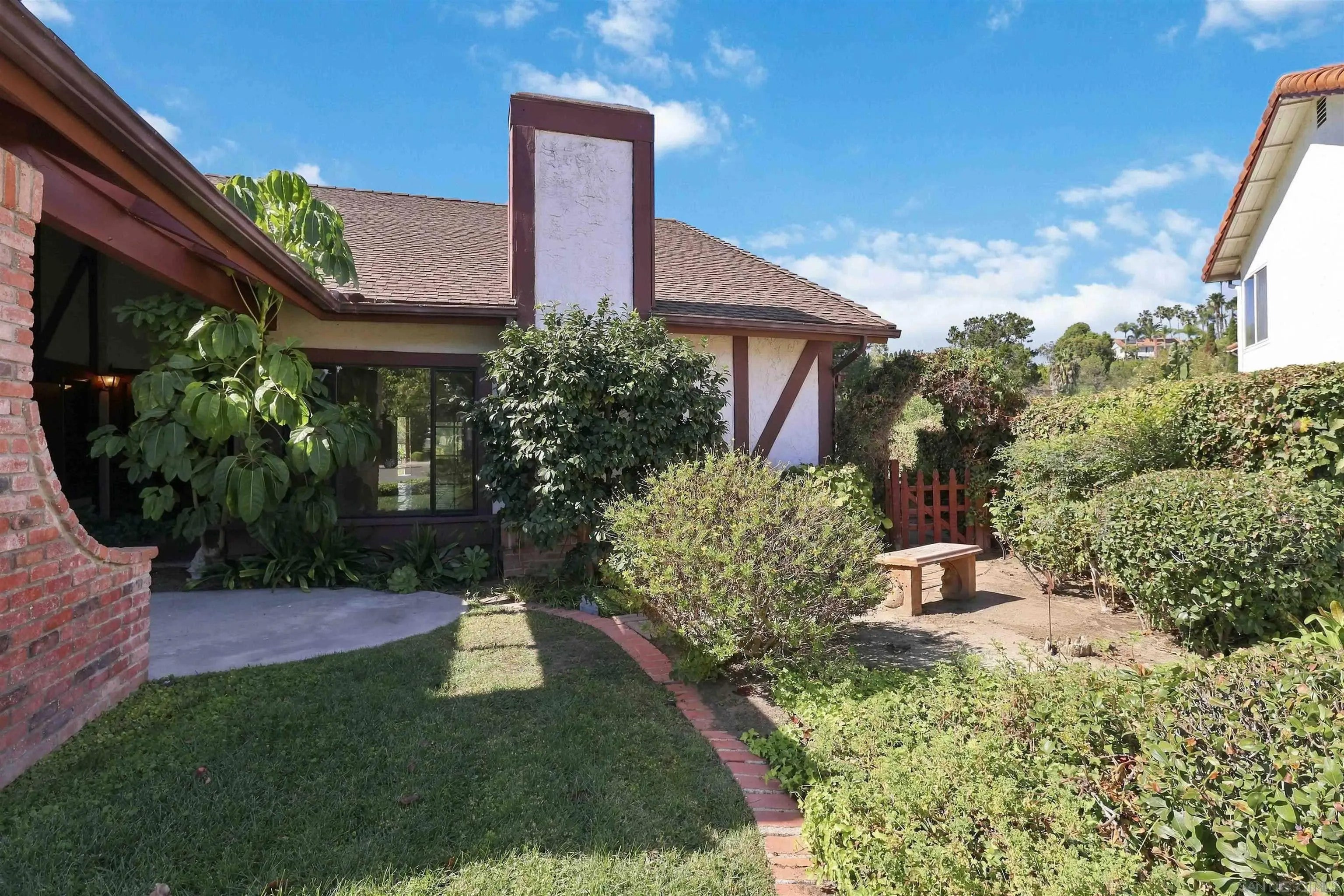 2365 Carriage Cir