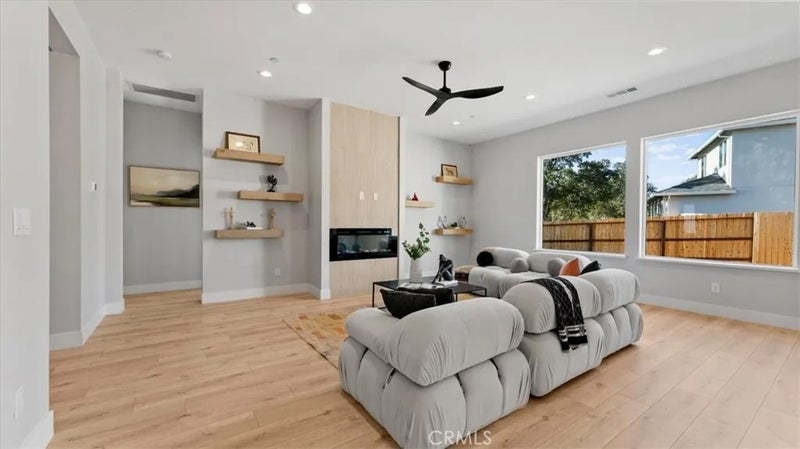 1 Thunder Rock Court