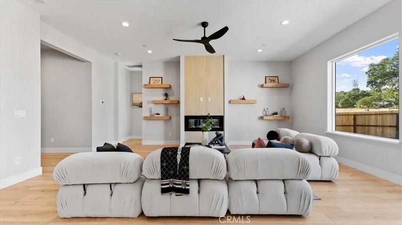 1 Thunder Rock Court