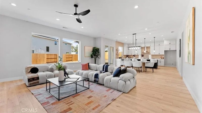 1 Thunder Rock Court