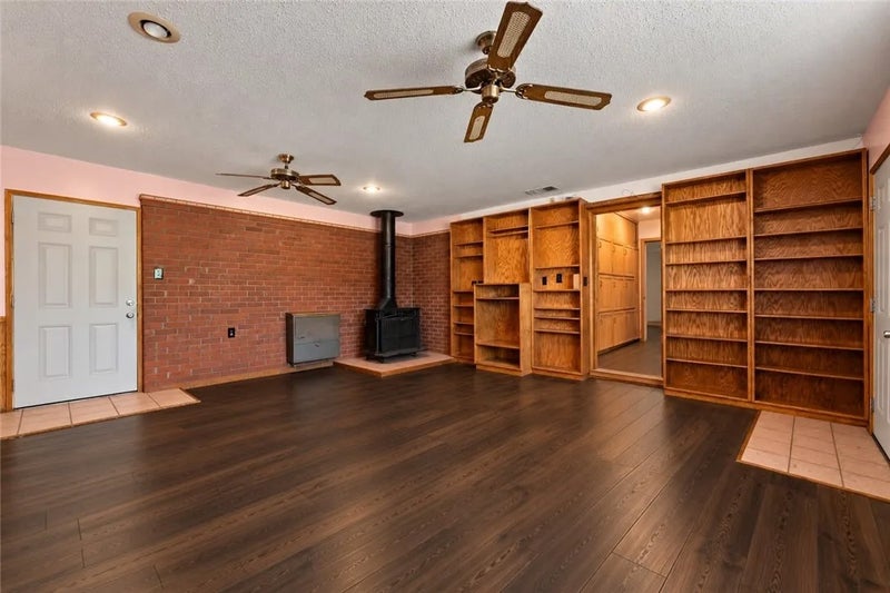 165 W Avenue L