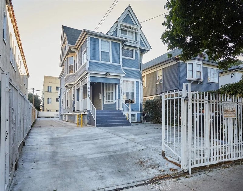 1840 W 11th Place