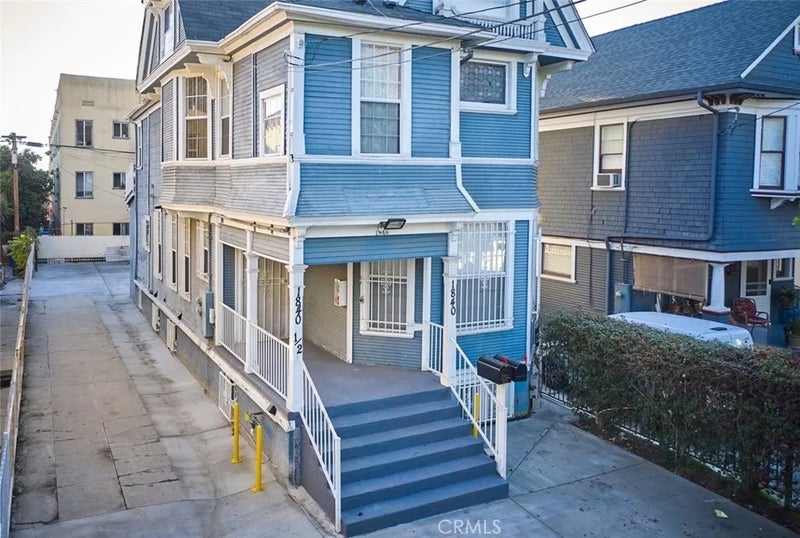 1840 W 11th Place