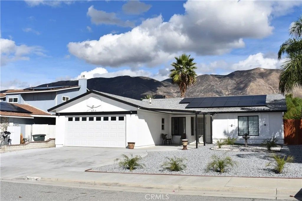 Photo of 813 Yorkshire Lane, San Jacinto, CA 92583 (MLS # CV25261597)