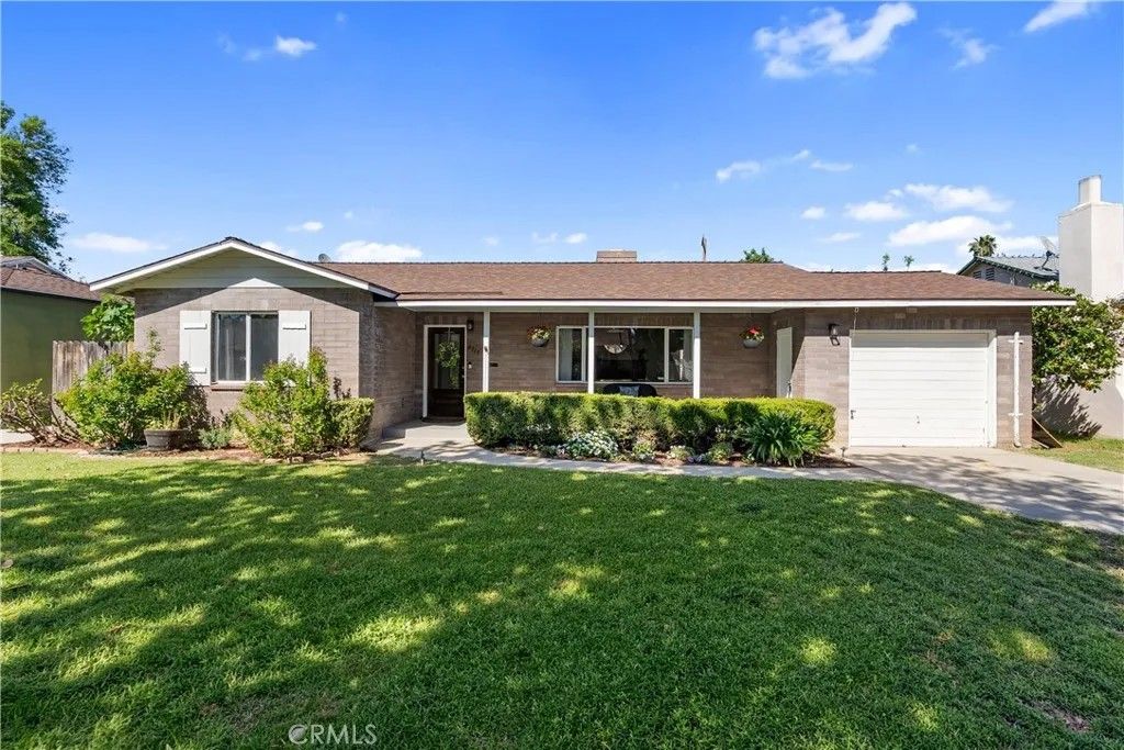 Photo of 4715 Oakwood Place, Riverside, CA 92506 (MLS # IV26069311)