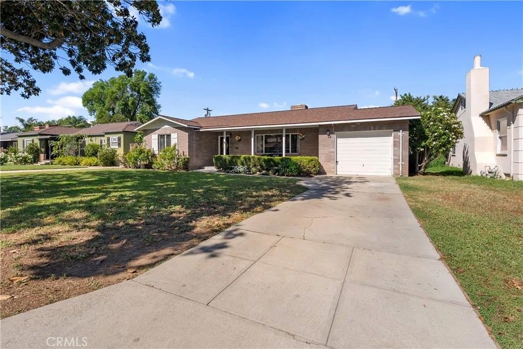 Photo of 4715 Oakwood Place, Riverside, CA 92506 (MLS # IV26069311)