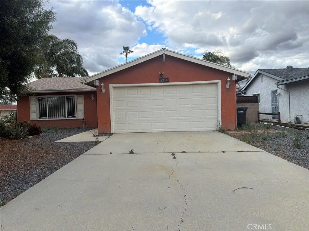 Photo of 2410 El Toro CIR, Hemet, CA 92545 (MLS # SW26099316)