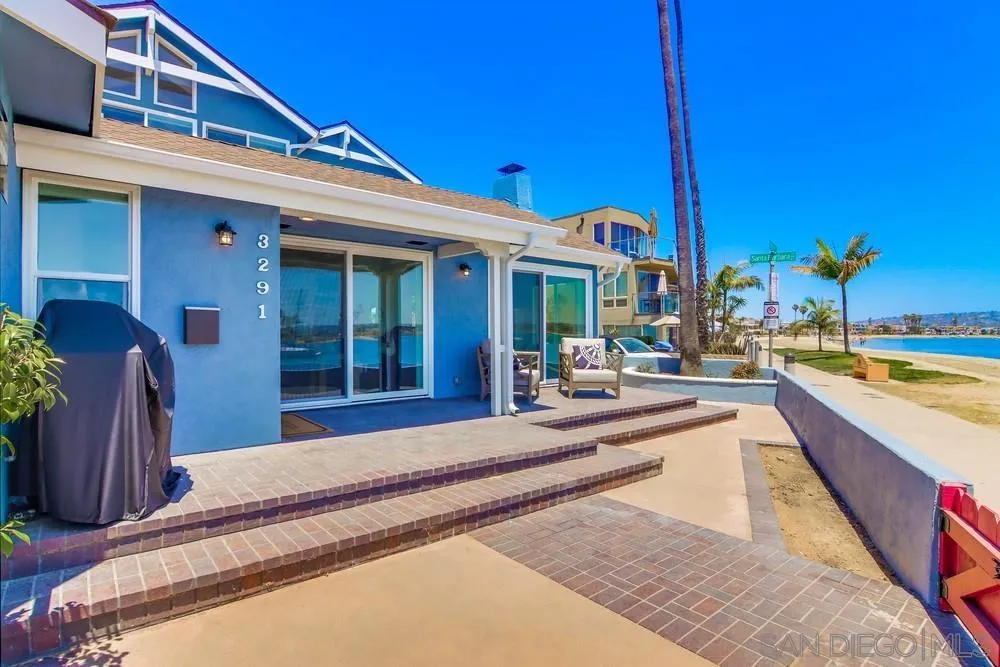 3291 Bayside Walk