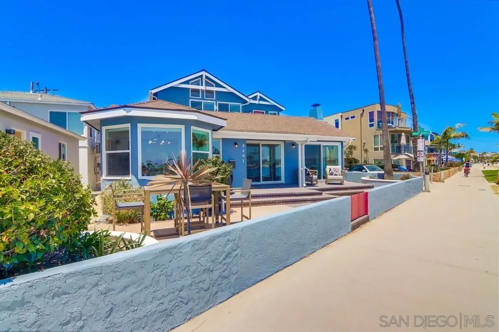 3291 Bayside Walk