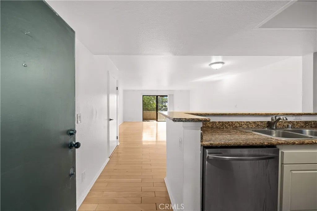 64 N Mar Vista Avenue 103