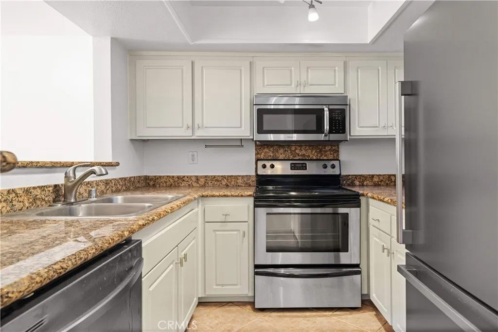 64 N Mar Vista Avenue 103
