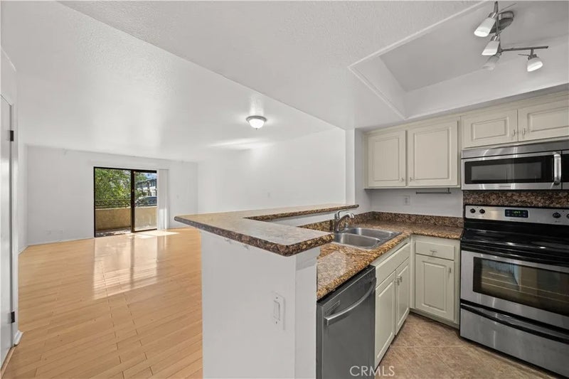 64 N Mar Vista Avenue 103
