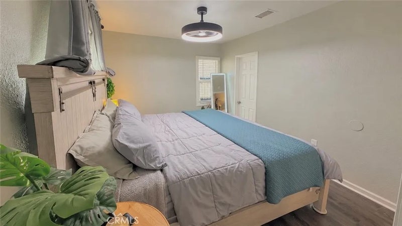 3898 N Mountain View