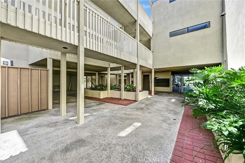 4513 Cove Drive 17