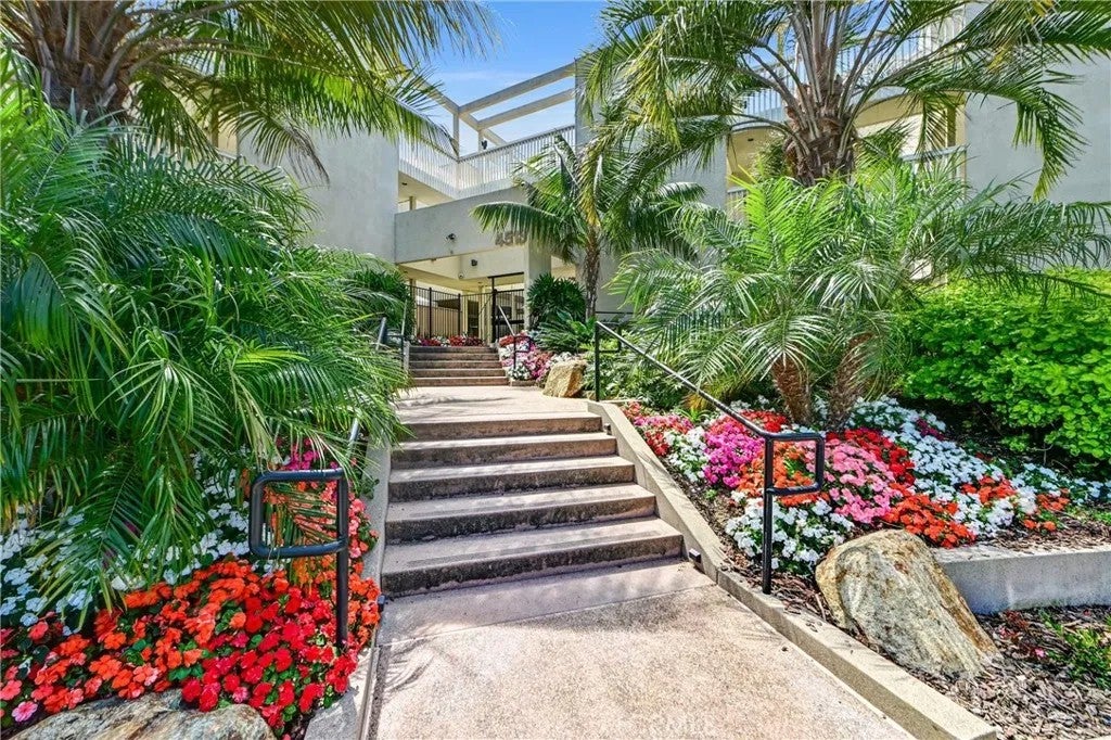 4513 Cove Drive 17