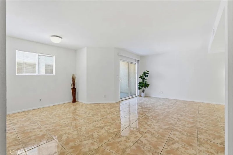 7651 Reseda 13-T