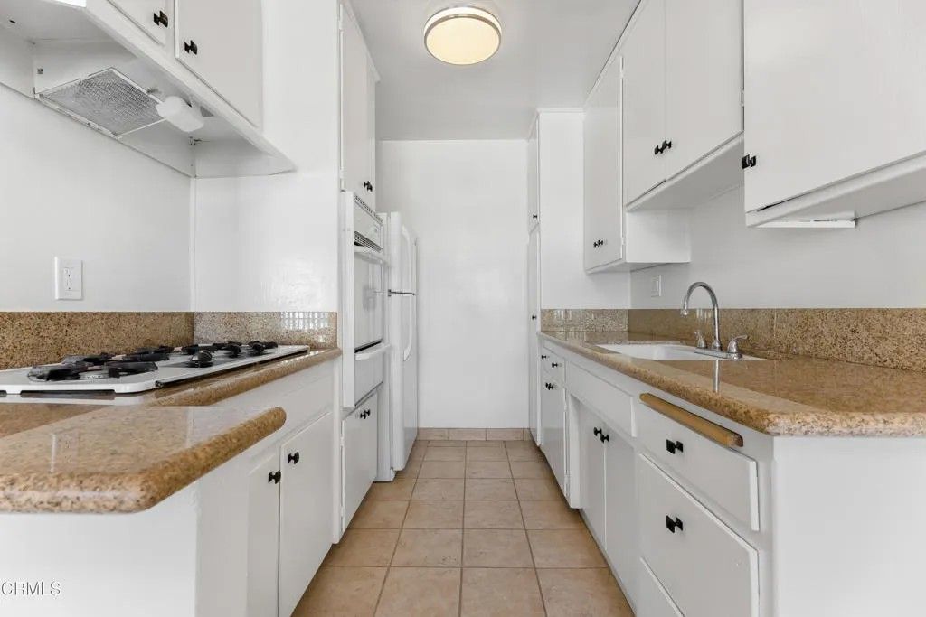 Photo of 5043 Denny Avenue #8, Los Angeles, CA 91601 (MLS # P1-25423)