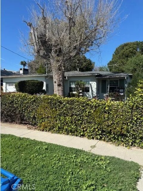 Photo of 21011 Cohasset St, Canoga Park, CA 91303 (MLS # OC26050701)