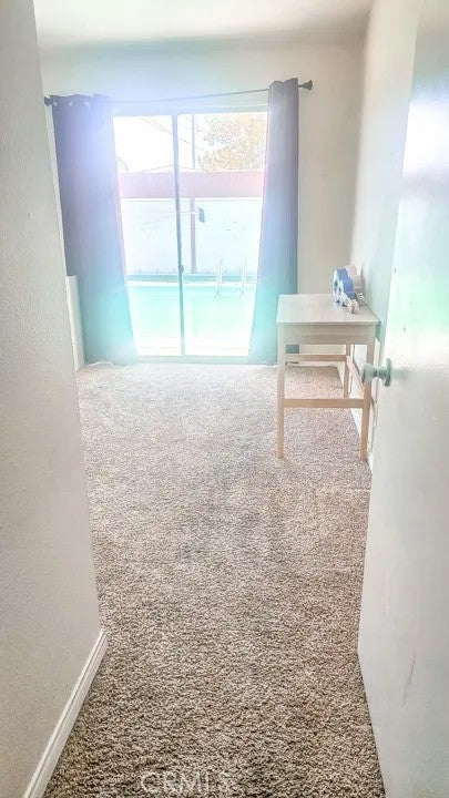 1046 W Holguin