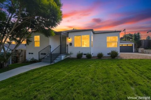 Tiny photo for 3777 Poe Street, San Diego, CA 92107 (MLS # PTP2508077)