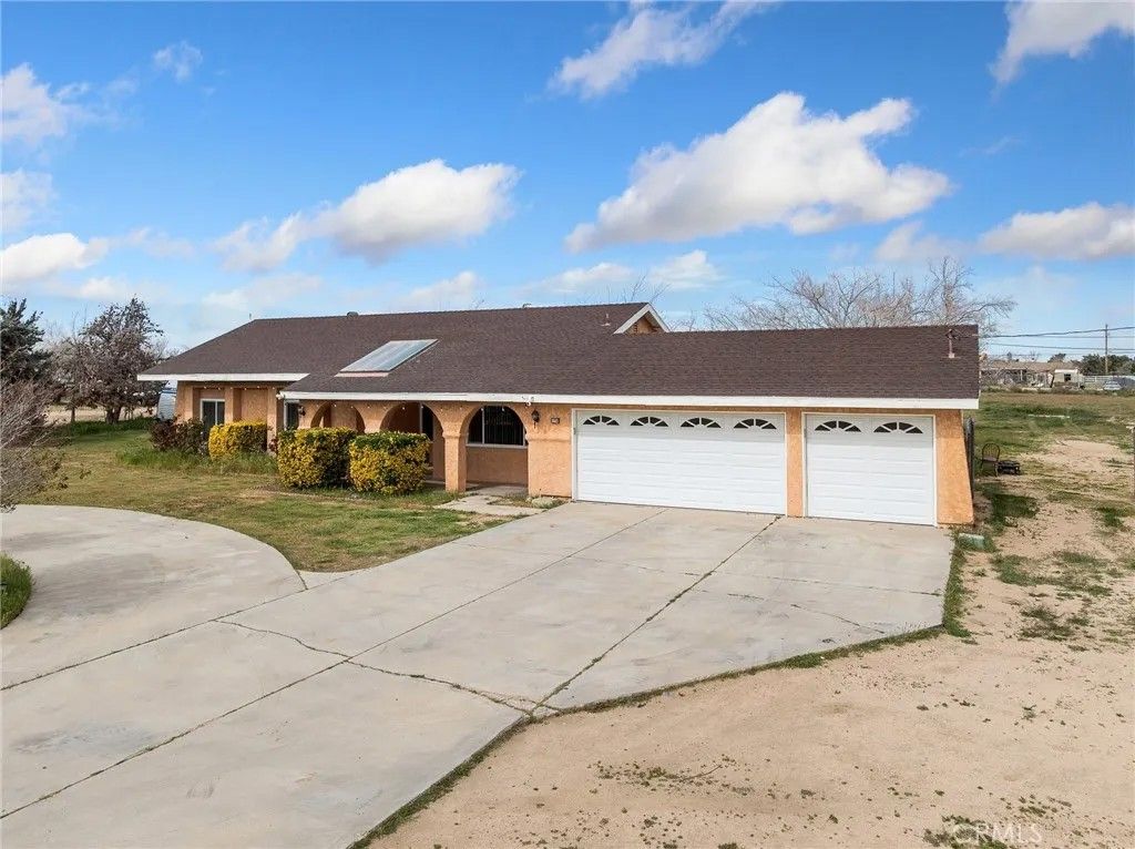 Photo of 17740 Linden St, Hesperia, CA 92345 (MLS # HD26035936)