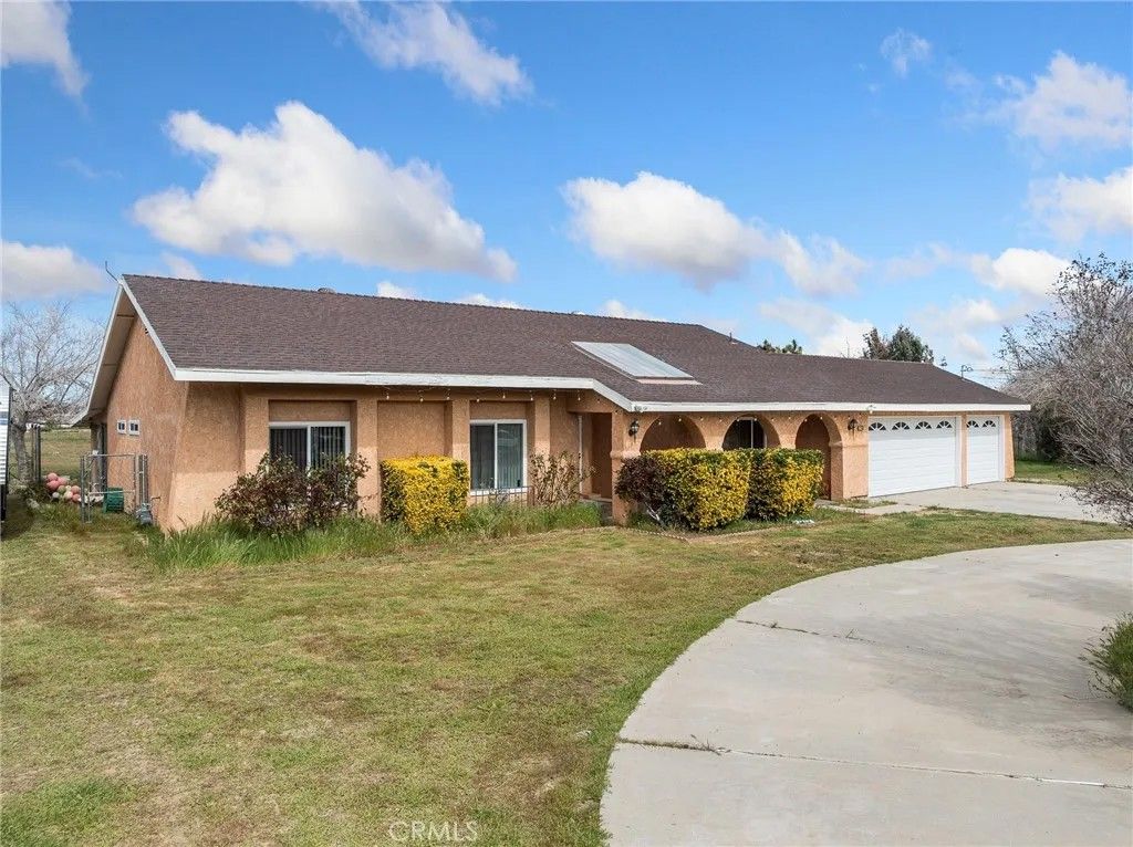 Photo of 17740 Linden St, Hesperia, CA 92345 (MLS # HD26035936)