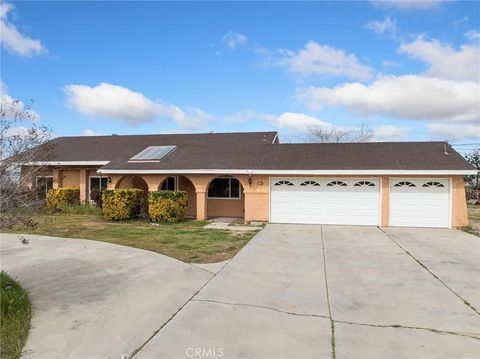 Photo of 17740 Linden St, Hesperia, CA 92345 (MLS # HD26035936)