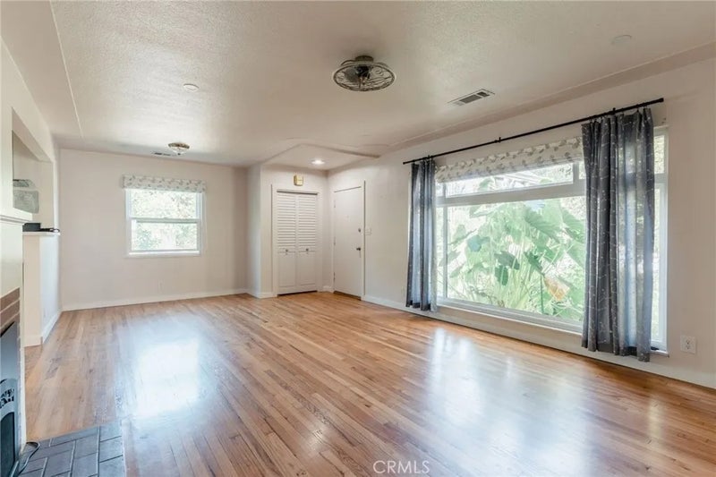 1560 W 23rd