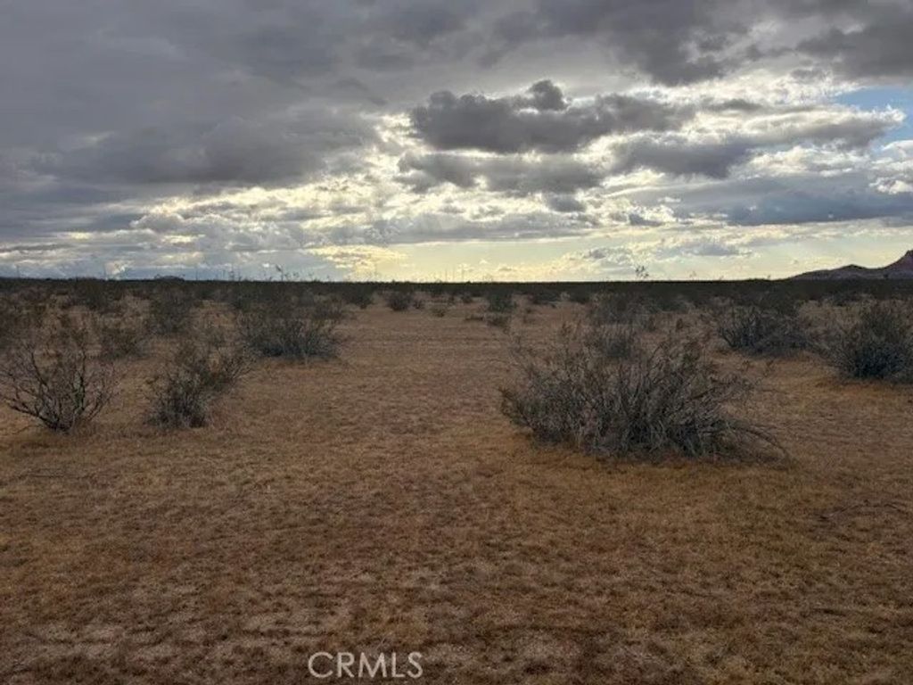 Photo of 0 Del Oro, Apple Valley, CA 92308 (MLS # HD26079031)